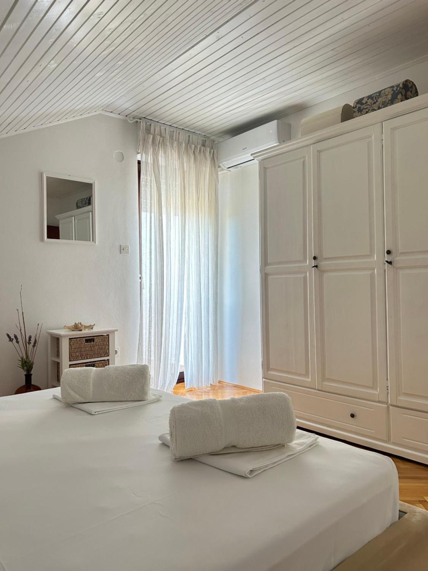 Holiday Home Villa Emma Debeljak Bagian luar foto